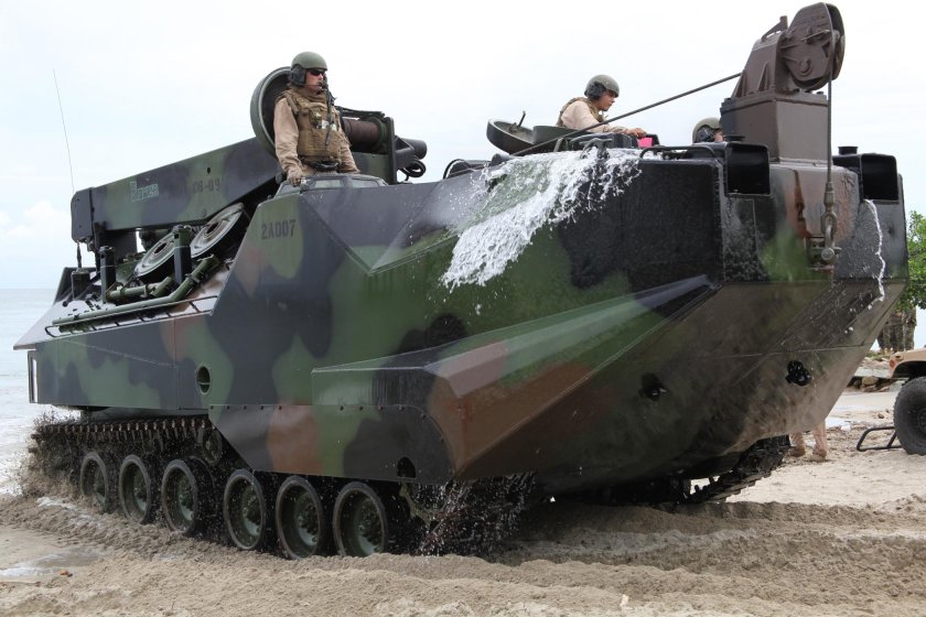 БТР AAV-7a1