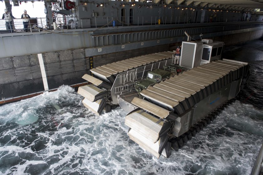 Машины амфибии UHAC