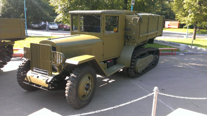 Полугусеничный грузовик ЗИС-42