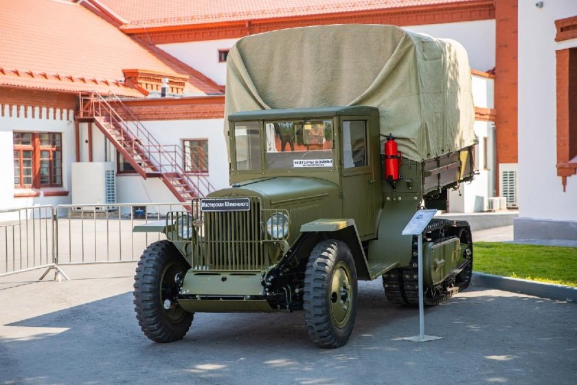 Артиллерийский тягач ЗИС-42