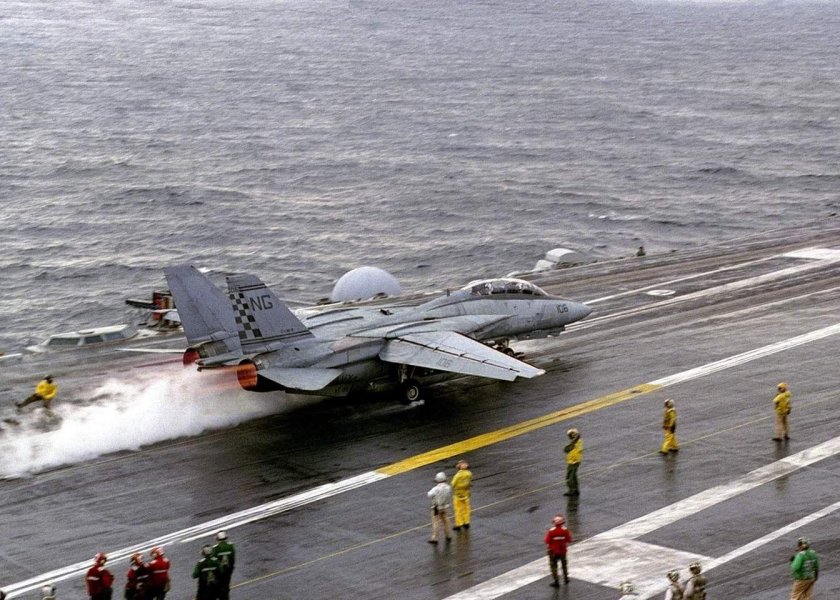 F 14 на авианосце