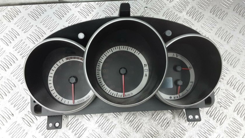 Mazda 3 BK панель приборов