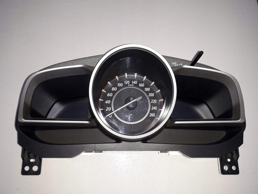 Mazda 3 приборная панель