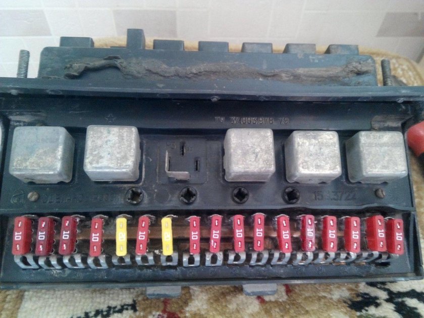 Блок предохранителей вилочный ВАЗ 21 0 9