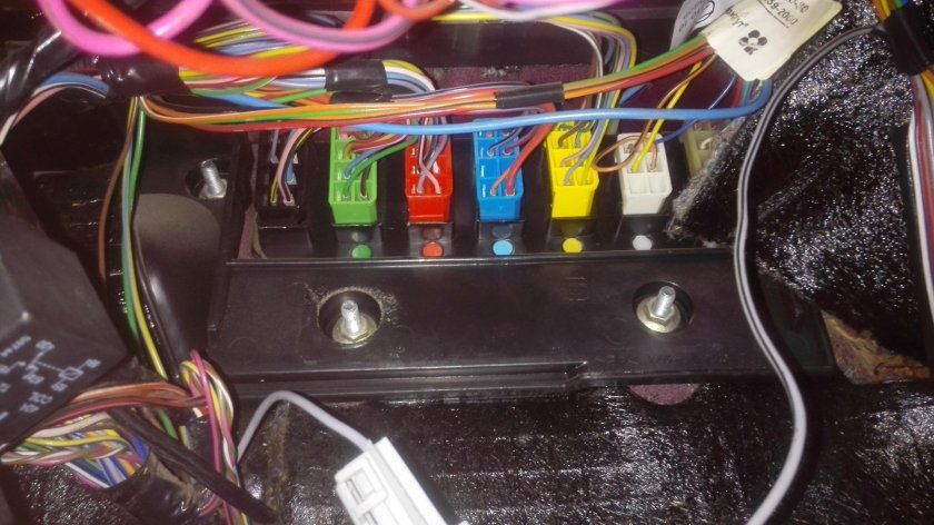 Реле подогрева заднего стекла ВАЗ 2107