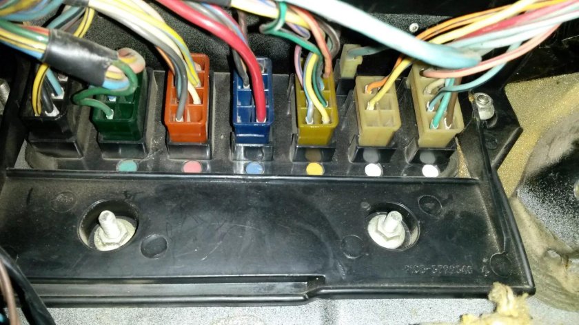 Монтажный блок ВАЗ 2105