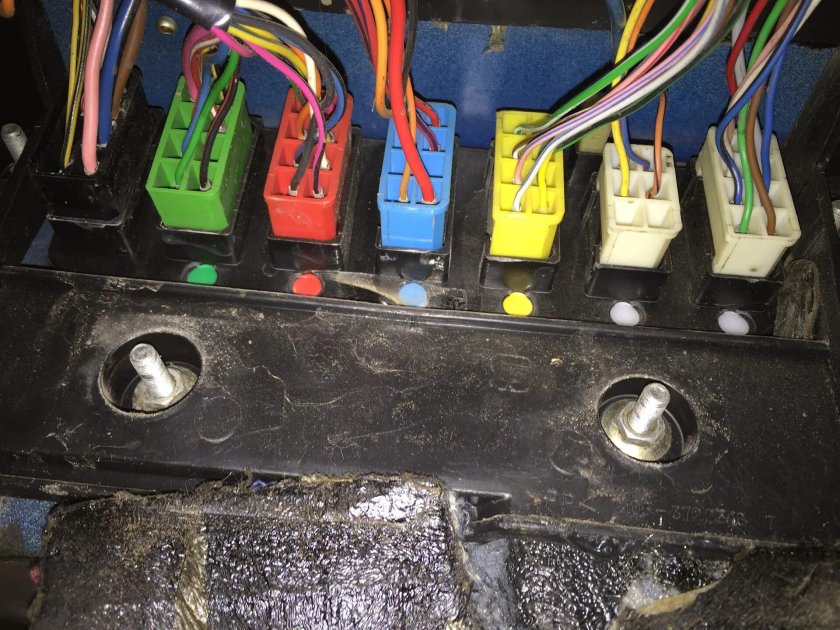 Монтажный блок ВАЗ 2107