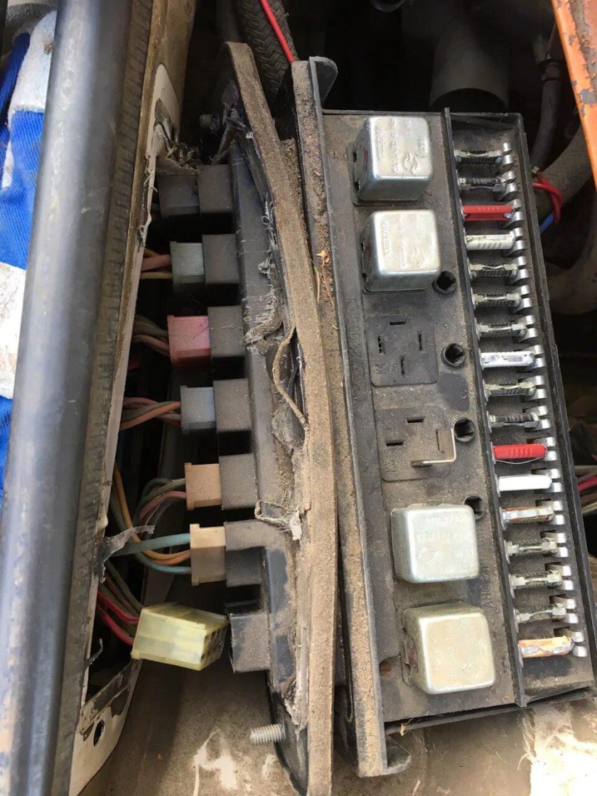 Монтажный блок ВАЗ 2105