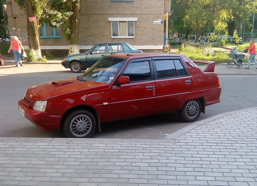 Машина ЗАЗ 1103