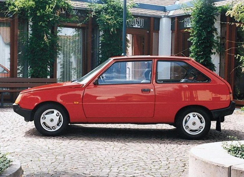 ЗАЗ 1102 Таврия седан