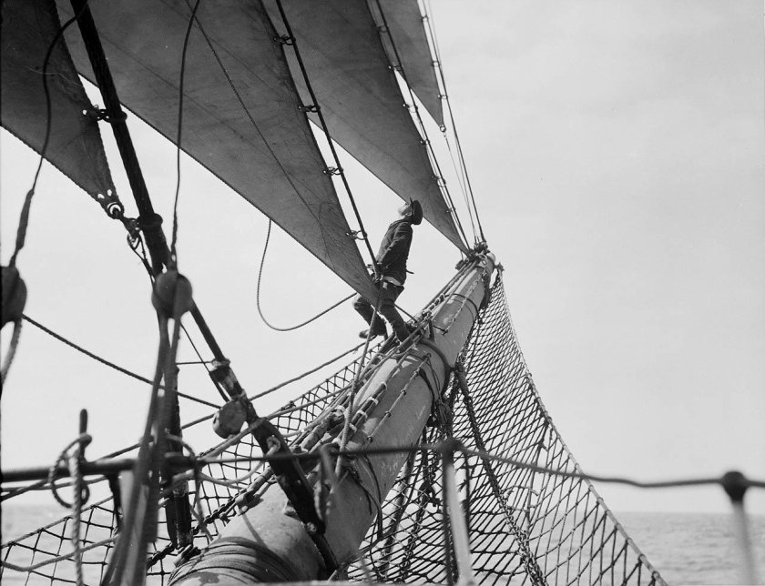 Парус на бушприте