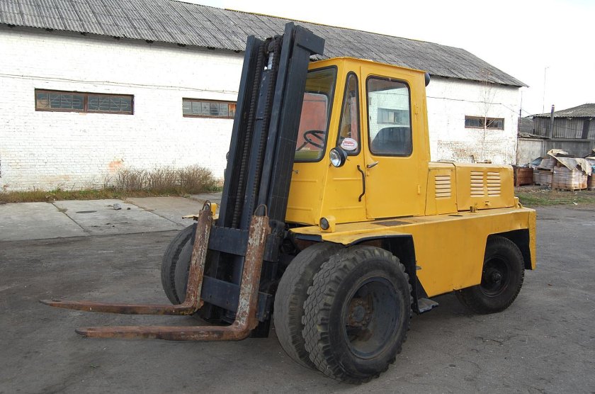 Львовский вилочный погрузчик ГАЗ 52