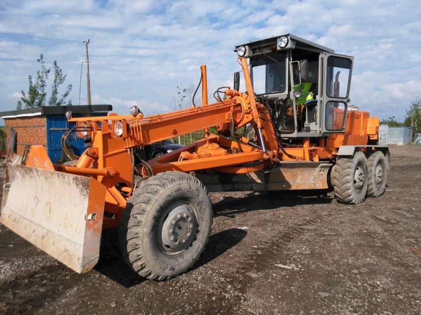 Грейдер ДЗ-180