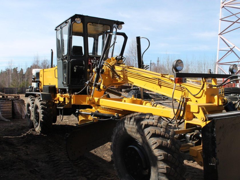 Автогрейдер ДЗ-180