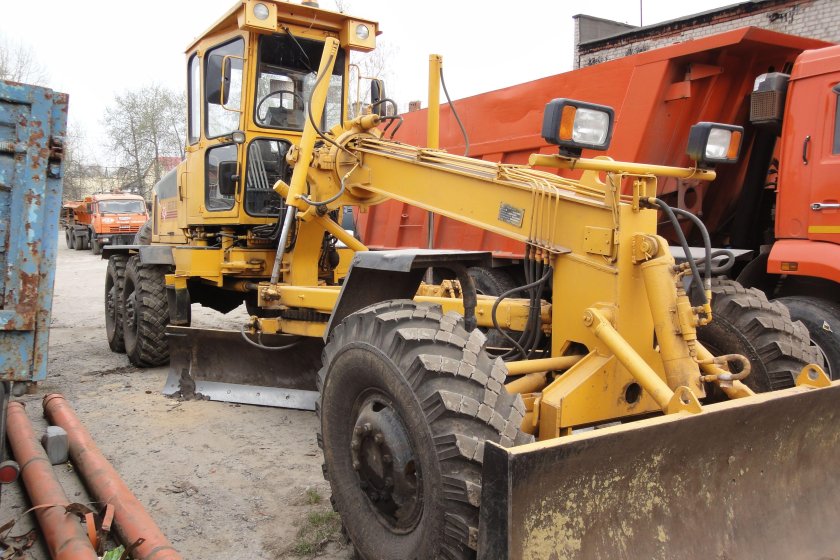 Автогрейдер ДЗ-180