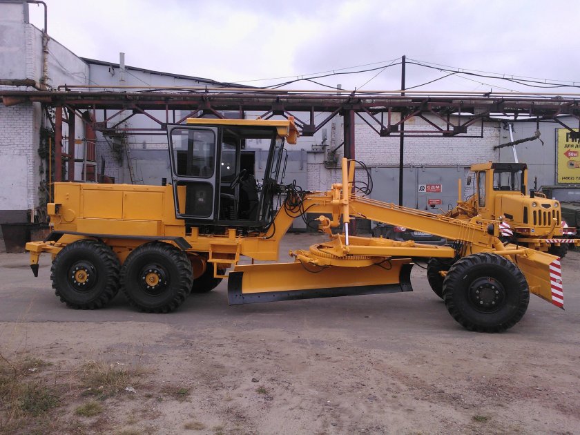 Средний автогрейдер ДЗ-180а