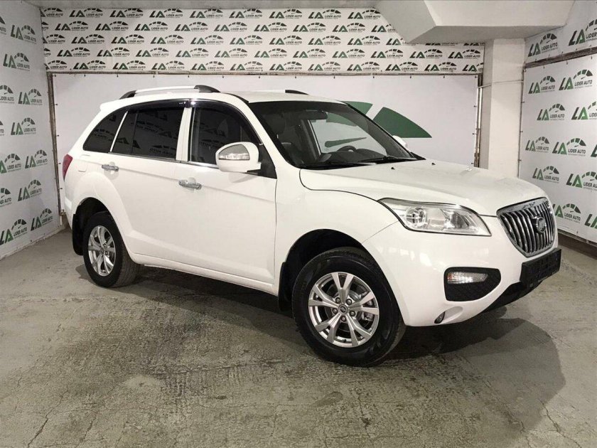 Белый Лифан машина