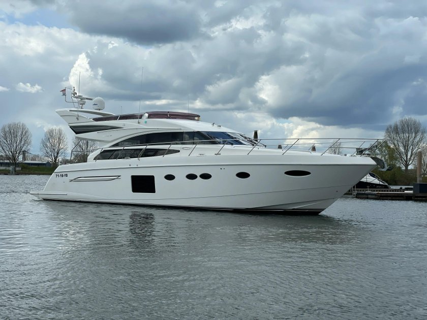 Яхта принцесса 64