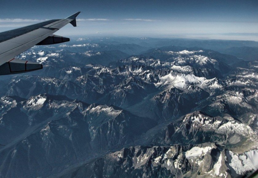 Самолет в горах