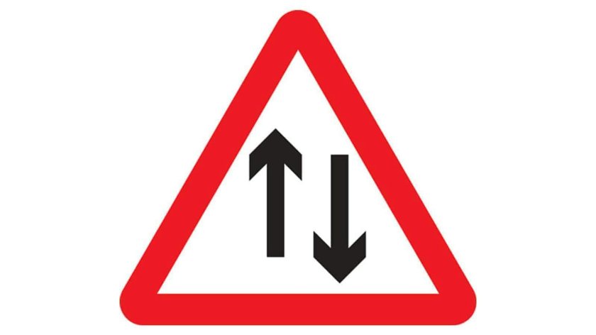 Дорожный знак треугольник