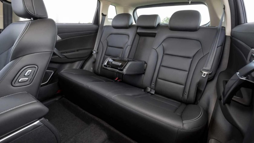 Джили атлас салон сзади