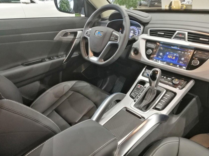 Geely Atlas 2018 салон
