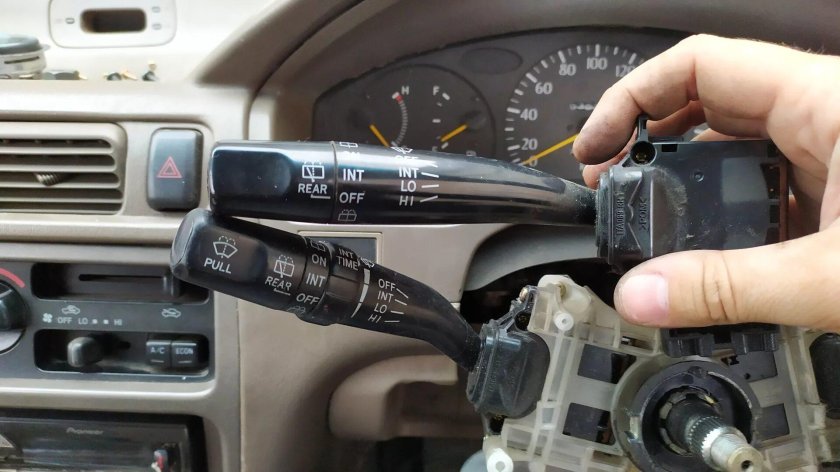 Переключатель дворников Тойота Королла е100