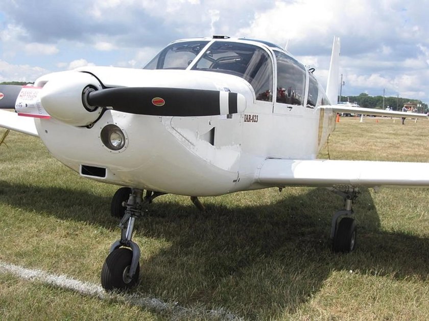 Iar-823 самолет