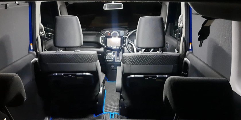 Suzuki Solio салон