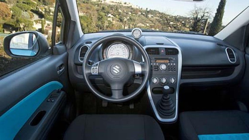 Сузуки Сплэш салон