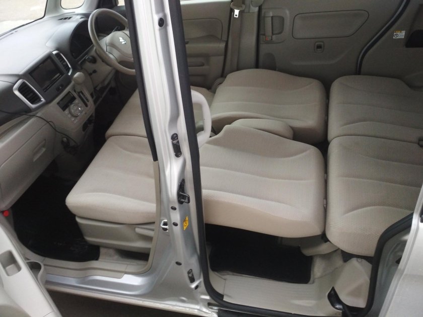 Suzuki Spacia Custom салон