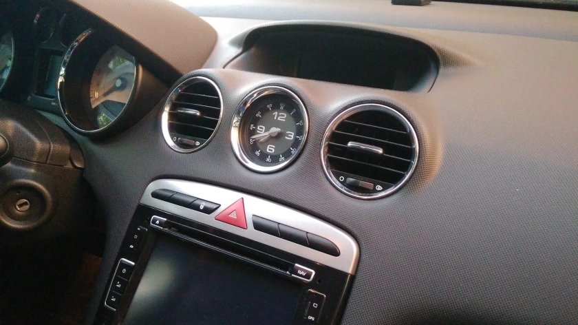 Часы Пежо 308