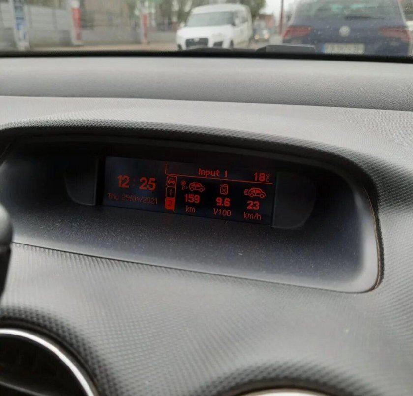 Где аукс в Пежо 308 2010 года