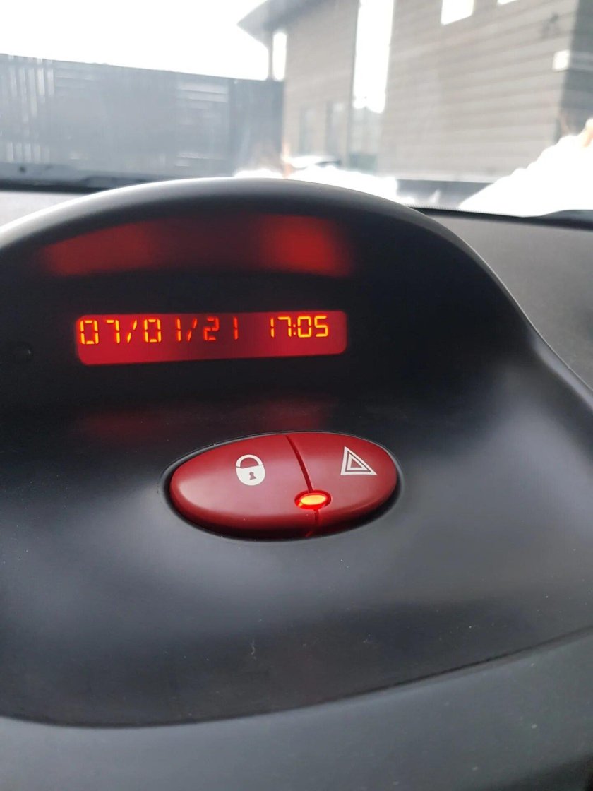 Кнопка аварийки и ЦЗ Пежо 206