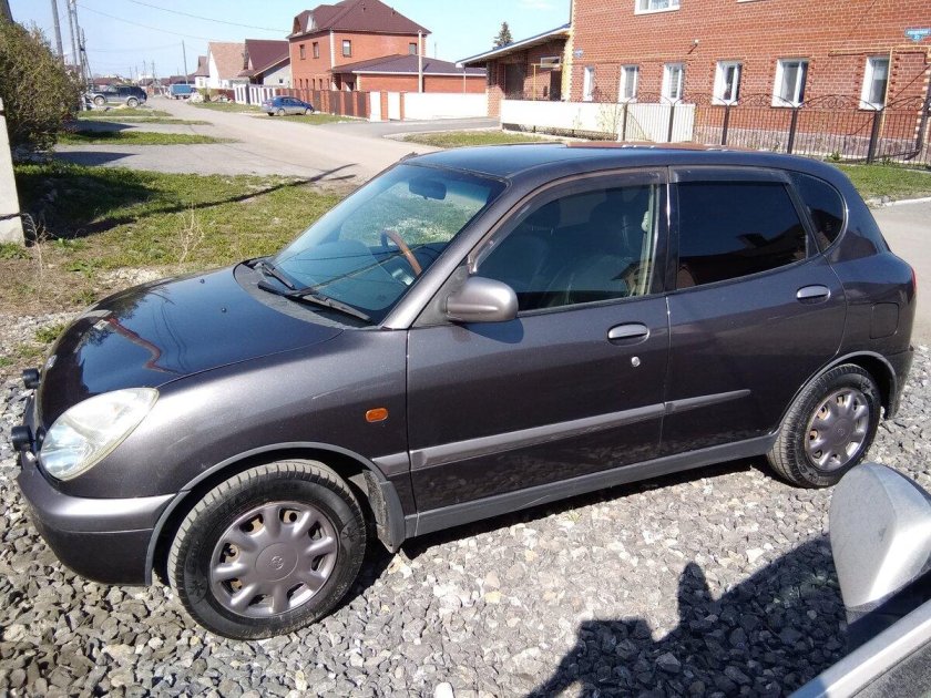 Дайхатсу storia 1998