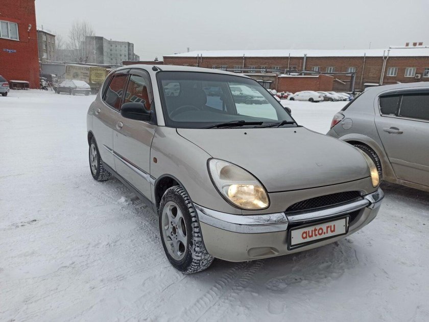 Дайхатсу стория 1998