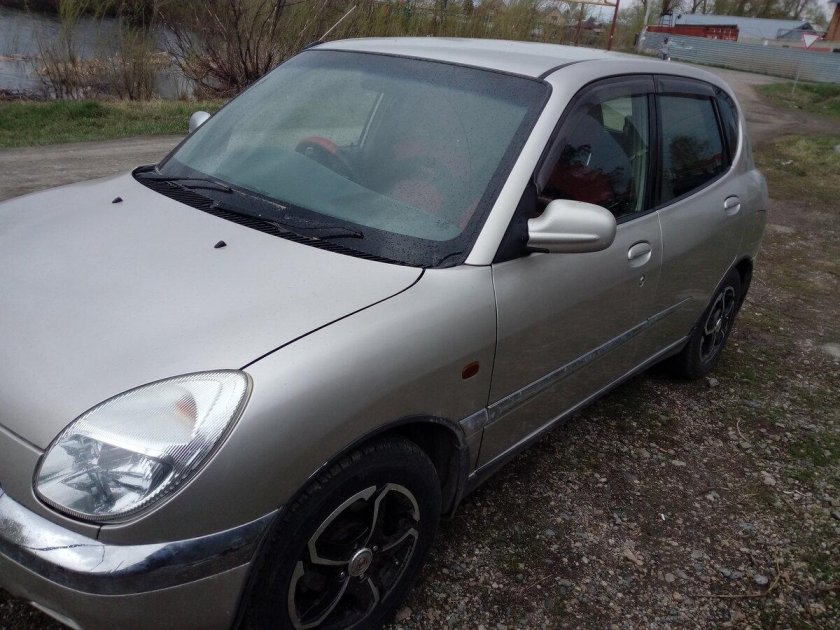 Дайхатсу storia 1998