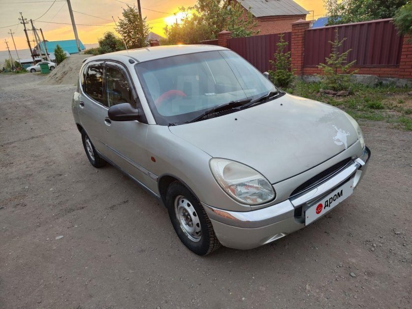 Daihatsu storia багажник
