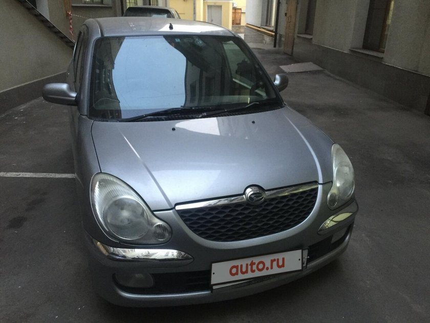 Дайхатсу стория 2002