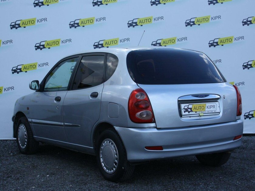 Дайхатсу стория 2003