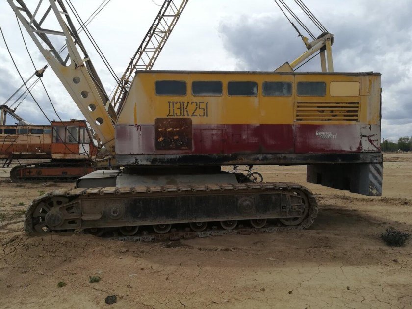 ДЭК-250,251 (гусеничный)