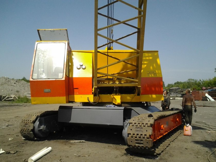 Гусеничный кран ДЭК-251