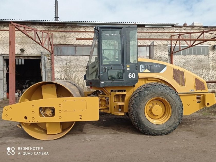 Caterpillar вибрационный каток cs56