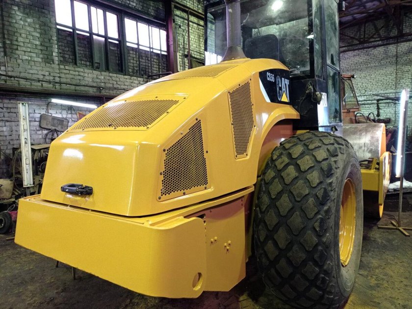 Виброкаток Caterpillar cs56