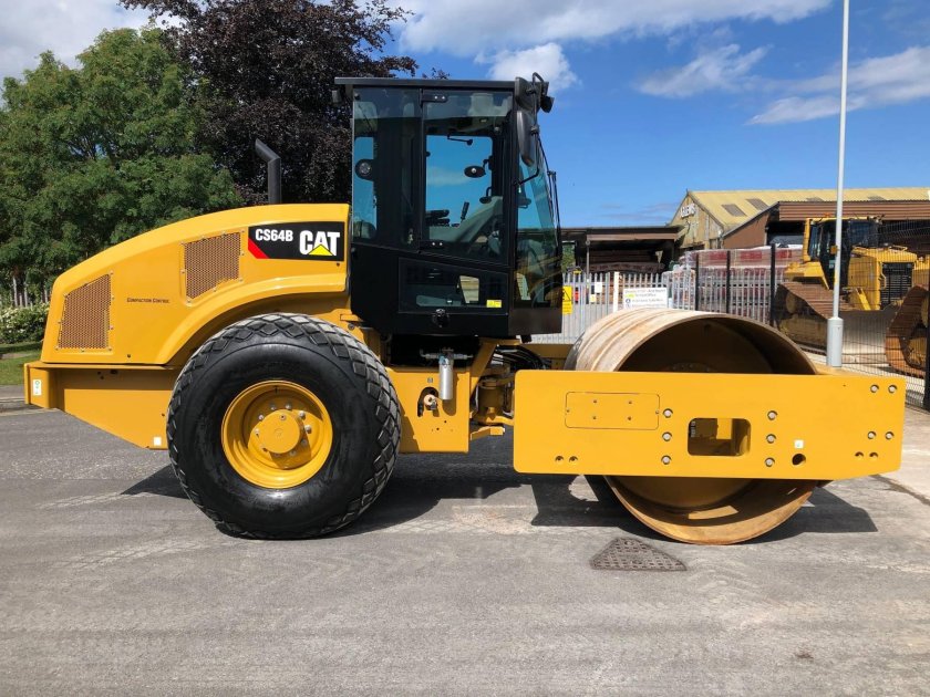 Каток Катерпиллер cs64b
