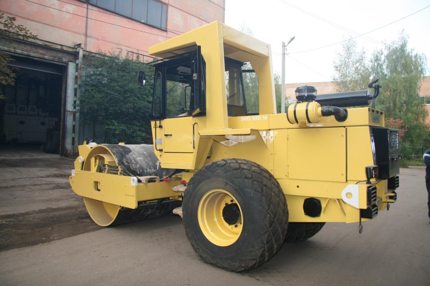 Поворотный механизм катка грунтового