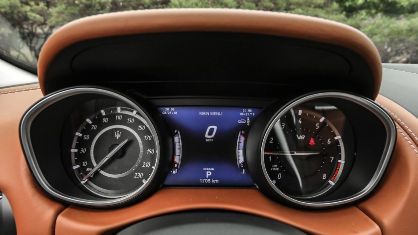 Maserati Ghibli спидометр