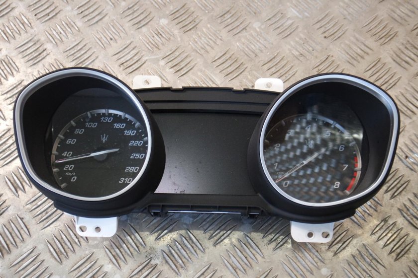 Мазерати спидометр