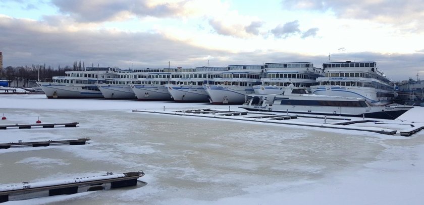 Теплоходы в Затоне