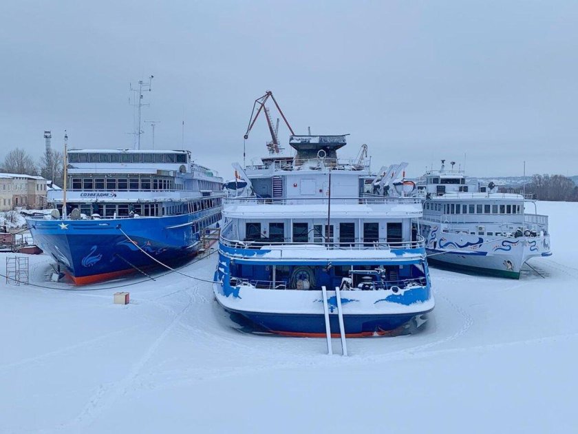 Теплоходы на зимовке